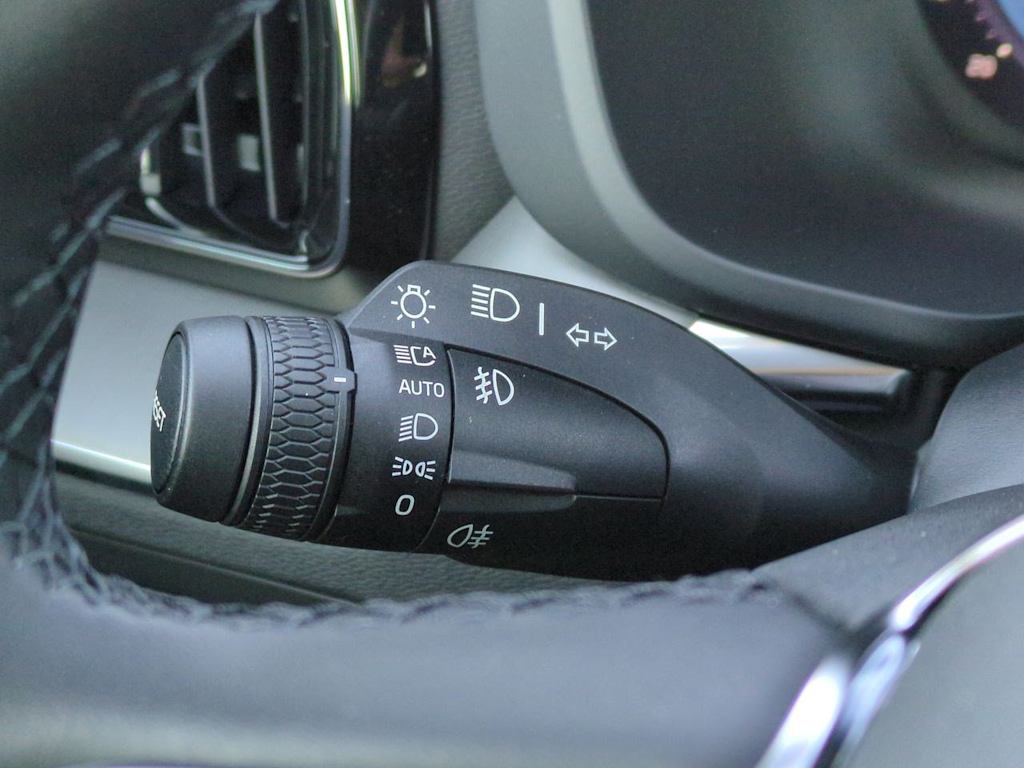 2025 Volvo XC60 B5 Core 27