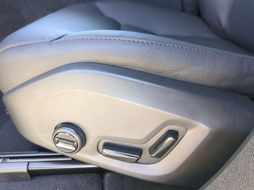 2025 Volvo XC60 B5 Core 22