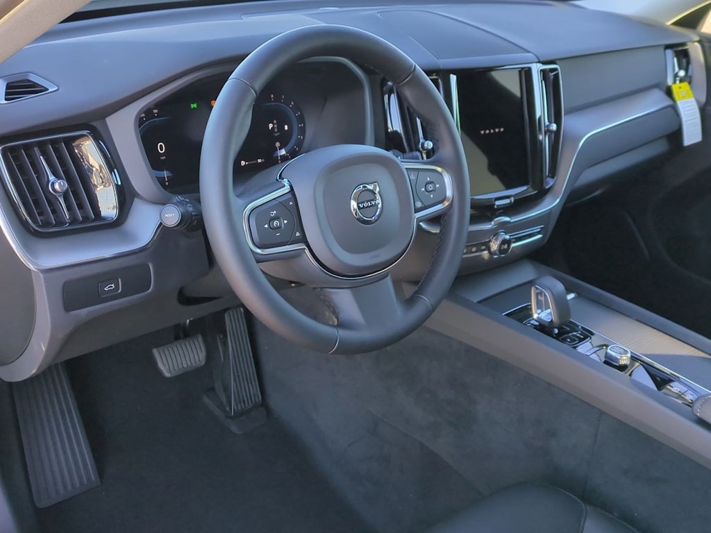2025 Volvo XC60 B5 Core 2