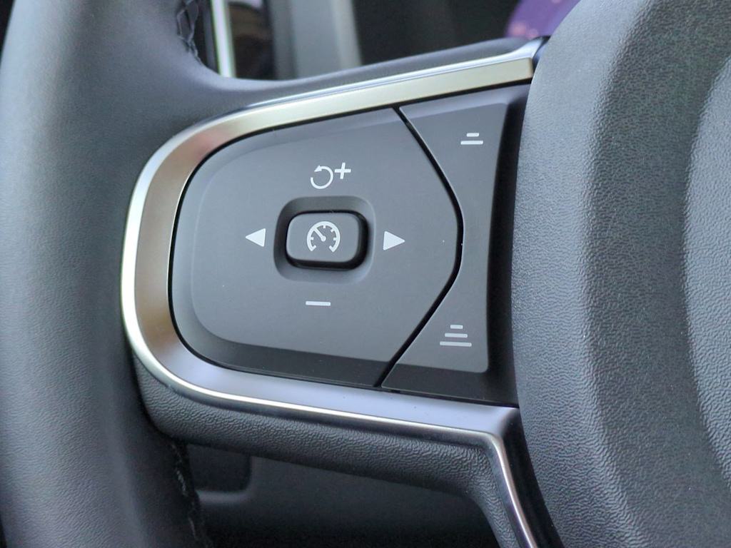 2025 Volvo XC60 B5 Core 25