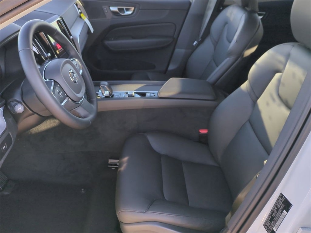 Thumbnail: 2025 Volvo XC60 - 9