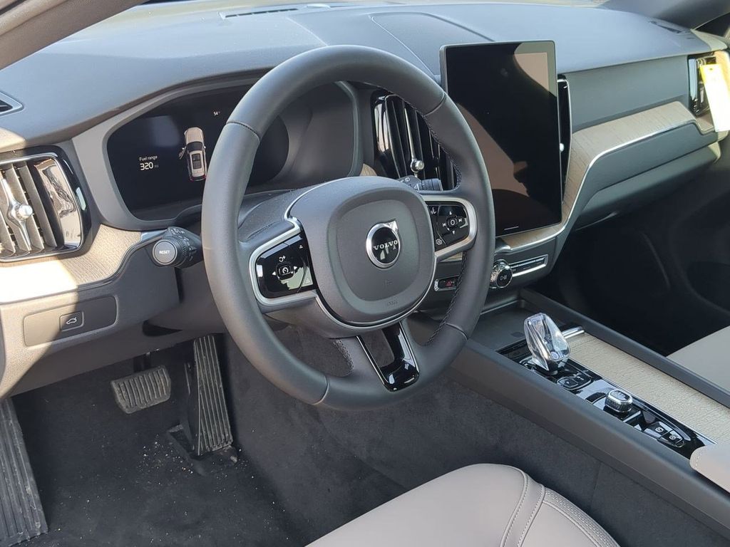 2026 Volvo XC60 Core