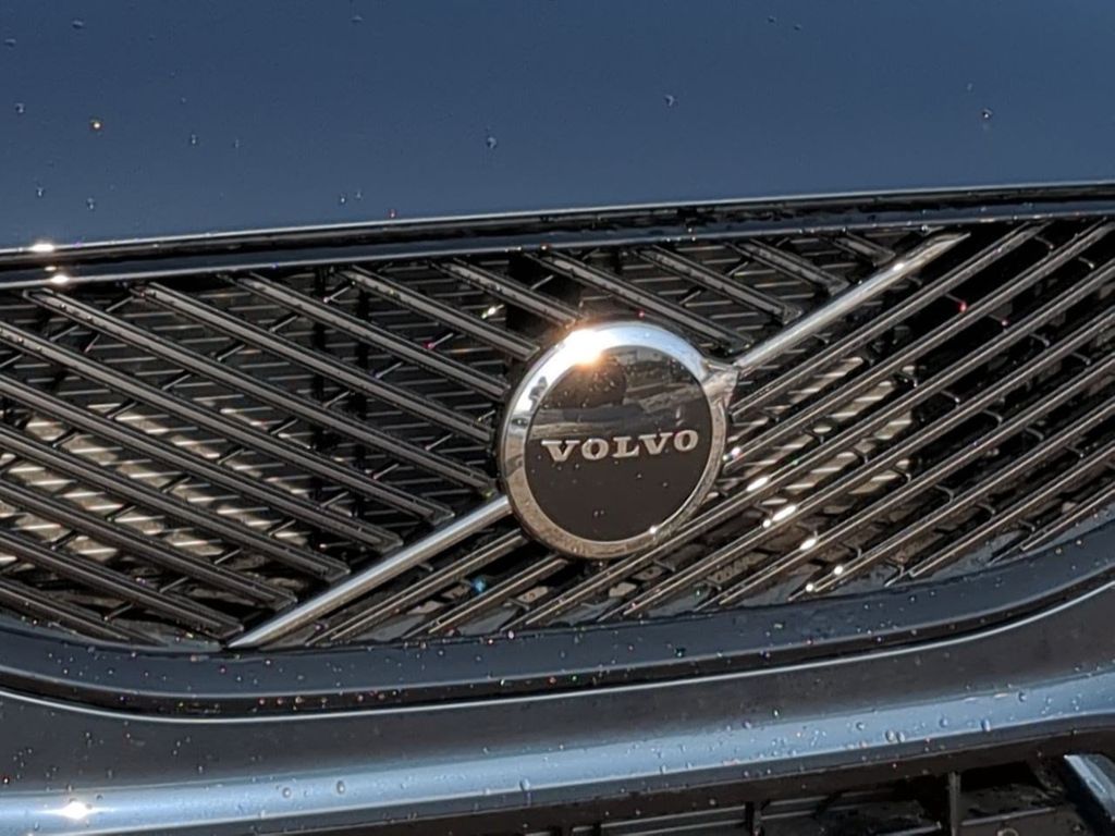 Thumbnail: 2026 Volvo XC60 - 7