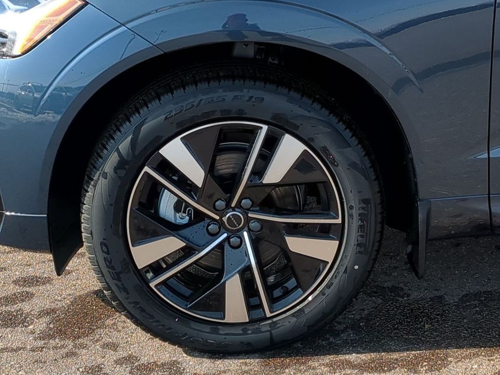 Thumbnail: 2026 Volvo XC60 - 8