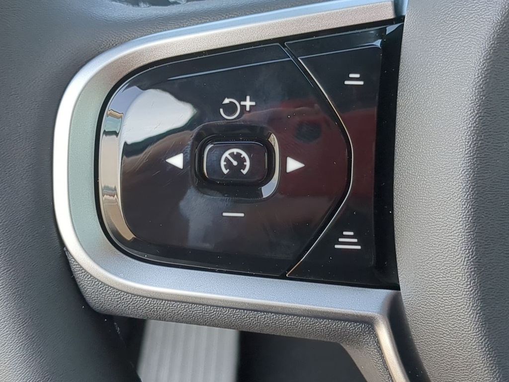 Thumbnail: 2026 Volvo XC60 - 26