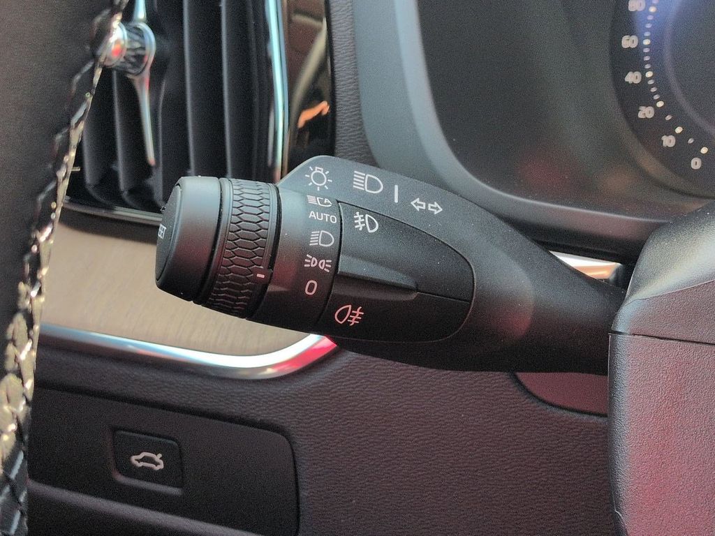 Thumbnail: 2026 Volvo XC60 - 31