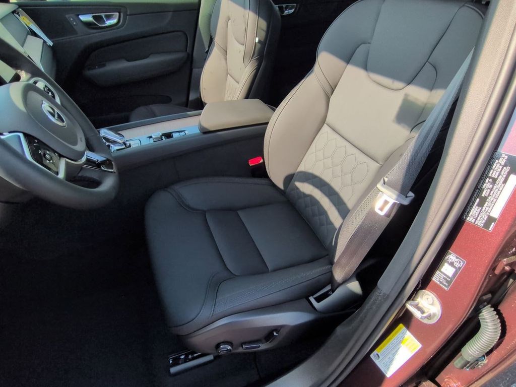 Thumbnail: 2026 Volvo XC60 - 11