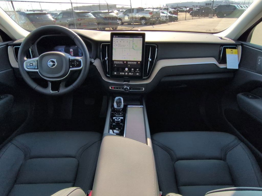 Thumbnail: 2026 Volvo XC60 - 10
