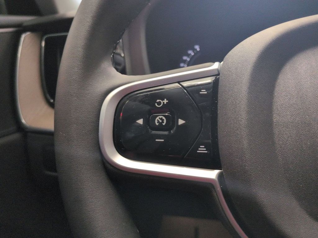 Thumbnail: 2026 Volvo XC60 - 28