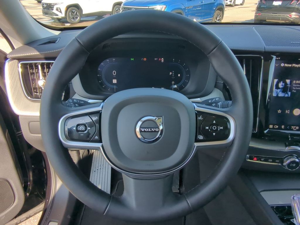 Thumbnail: 2025 Volvo XC60 - 13
