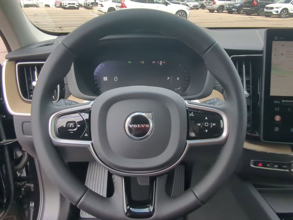 Thumbnail: 2026 Volvo XC60 - 13