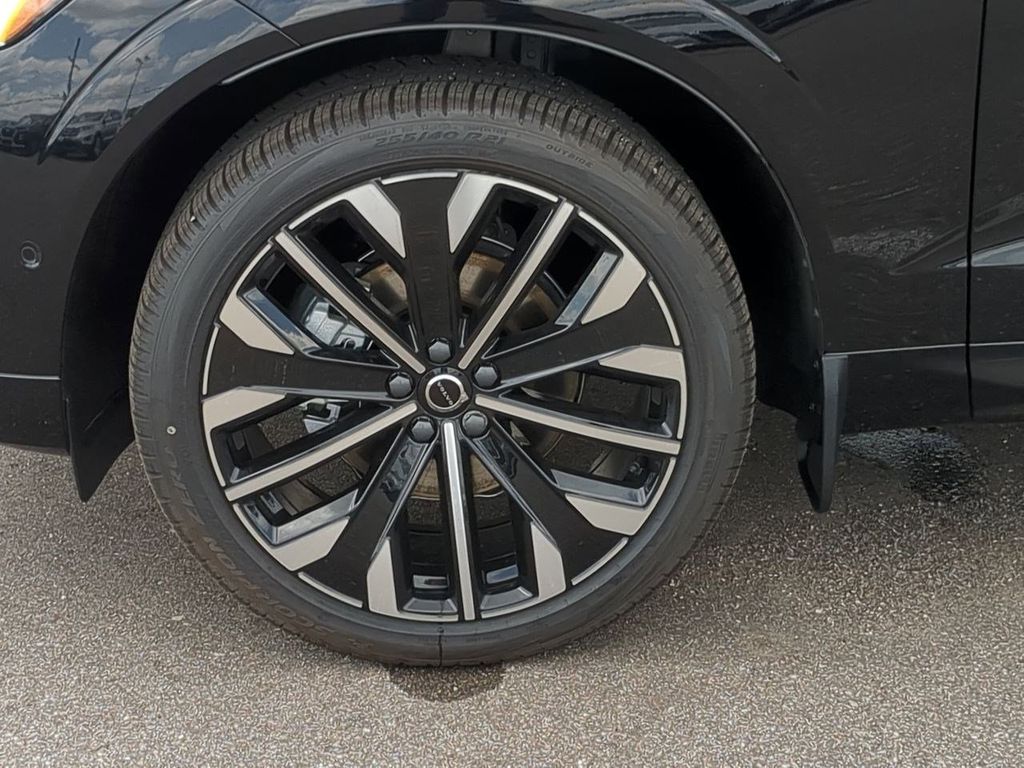 Thumbnail: 2026 Volvo XC60 - 8