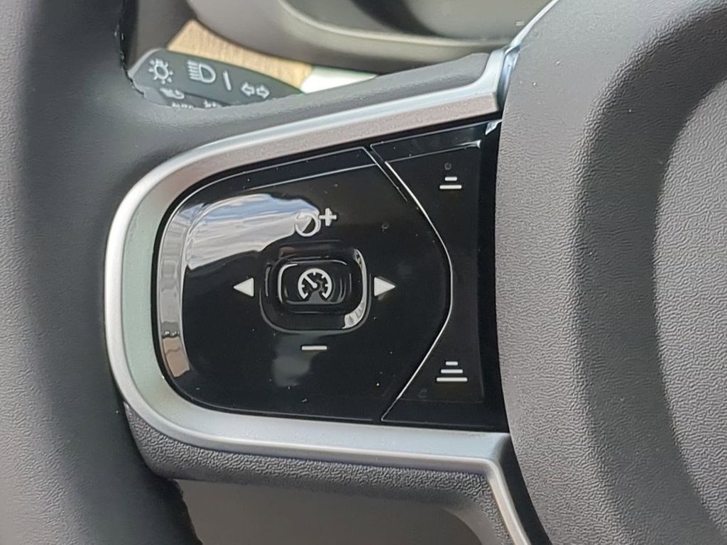 Thumbnail: 2026 Volvo XC60 - 26