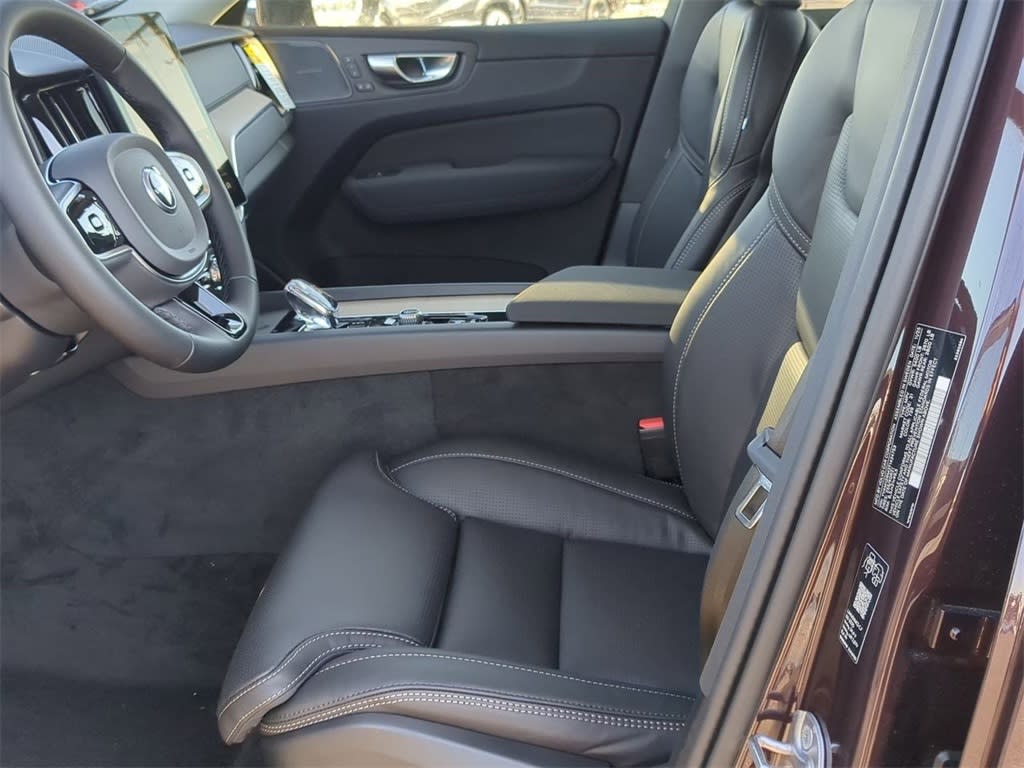 Thumbnail: 2026 Volvo XC60 - 10