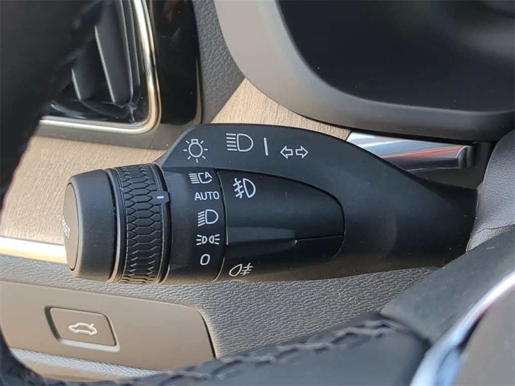 Thumbnail: 2026 Volvo XC60 - 29