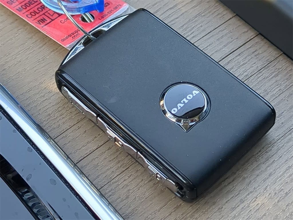 Thumbnail: 2026 Volvo XC60 - 17