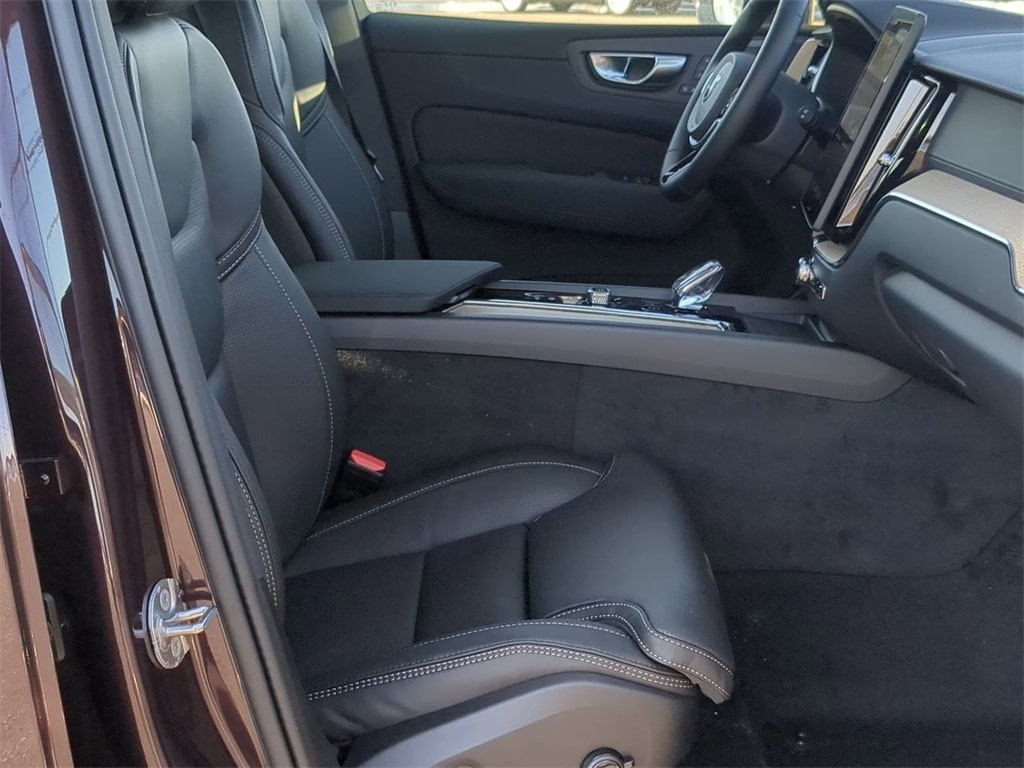 Thumbnail: 2026 Volvo XC60 - 11