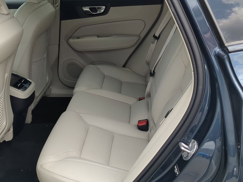 Thumbnail: 2026 Volvo XC60 - 12
