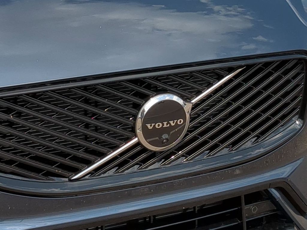 Thumbnail: 2026 Volvo XC60 - 7