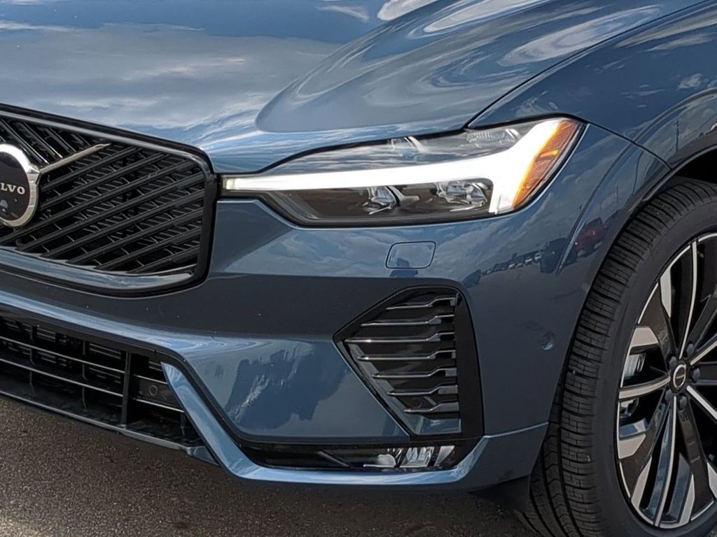 Thumbnail: 2026 Volvo XC60 - 21