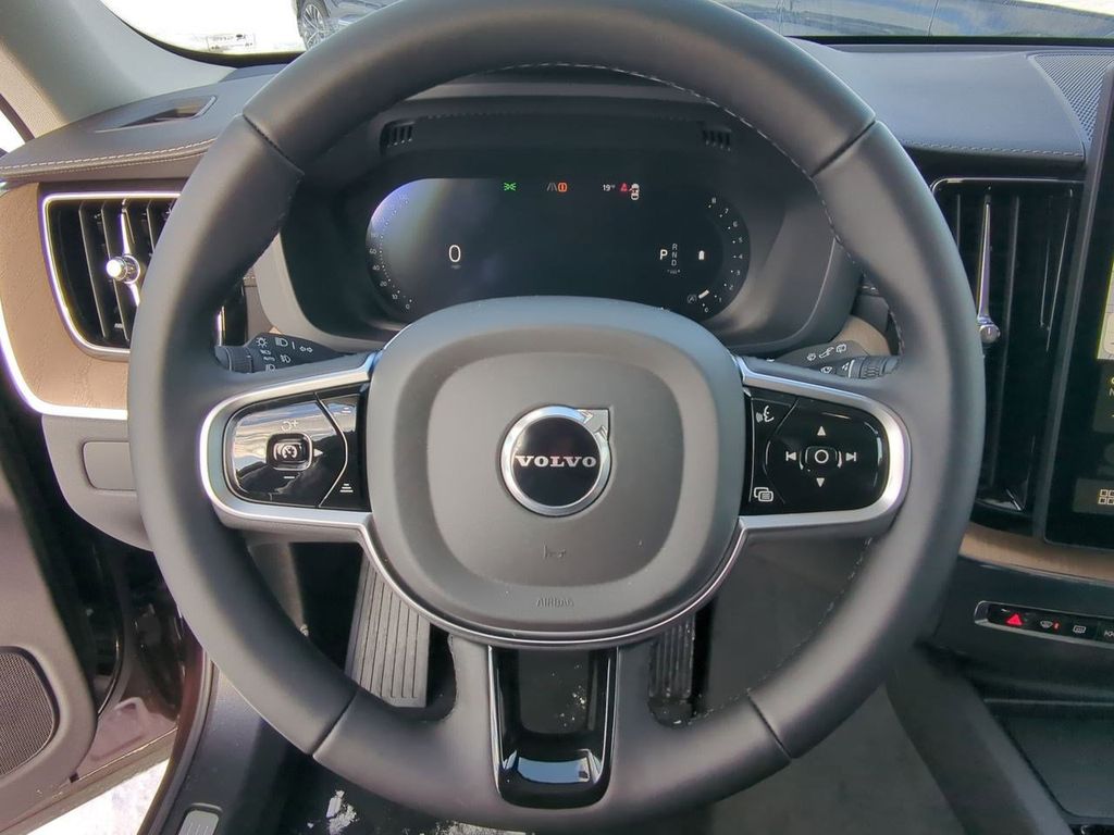 Thumbnail: 2026 Volvo XC60 - 13