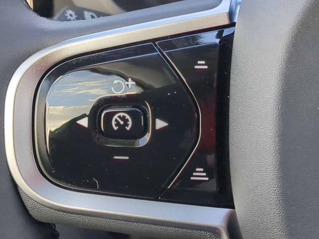 Thumbnail: 2026 Volvo XC60 - 25