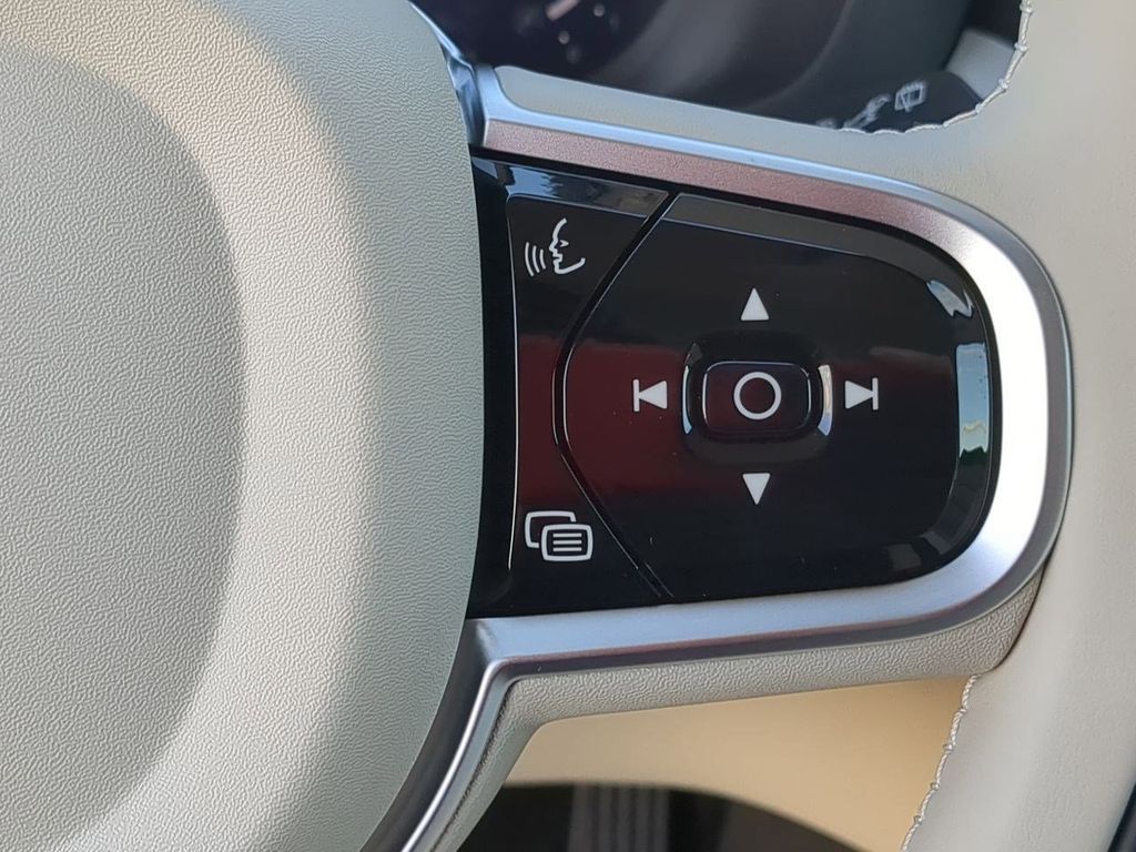 Thumbnail: 2026 Volvo XC60 - 26