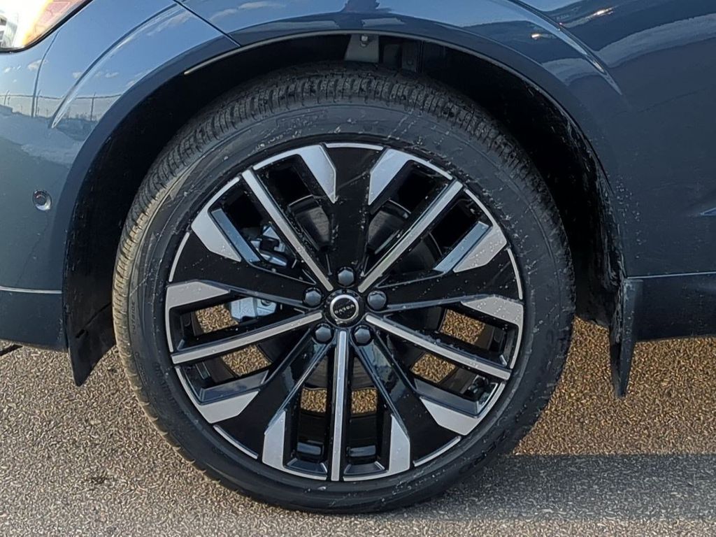 Thumbnail: 2026 Volvo XC60 - 8