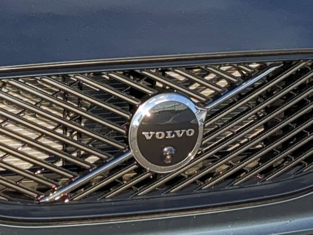 Thumbnail: 2026 Volvo XC60 - 7