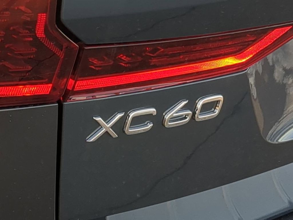 Thumbnail: 2026 Volvo XC60 - 22