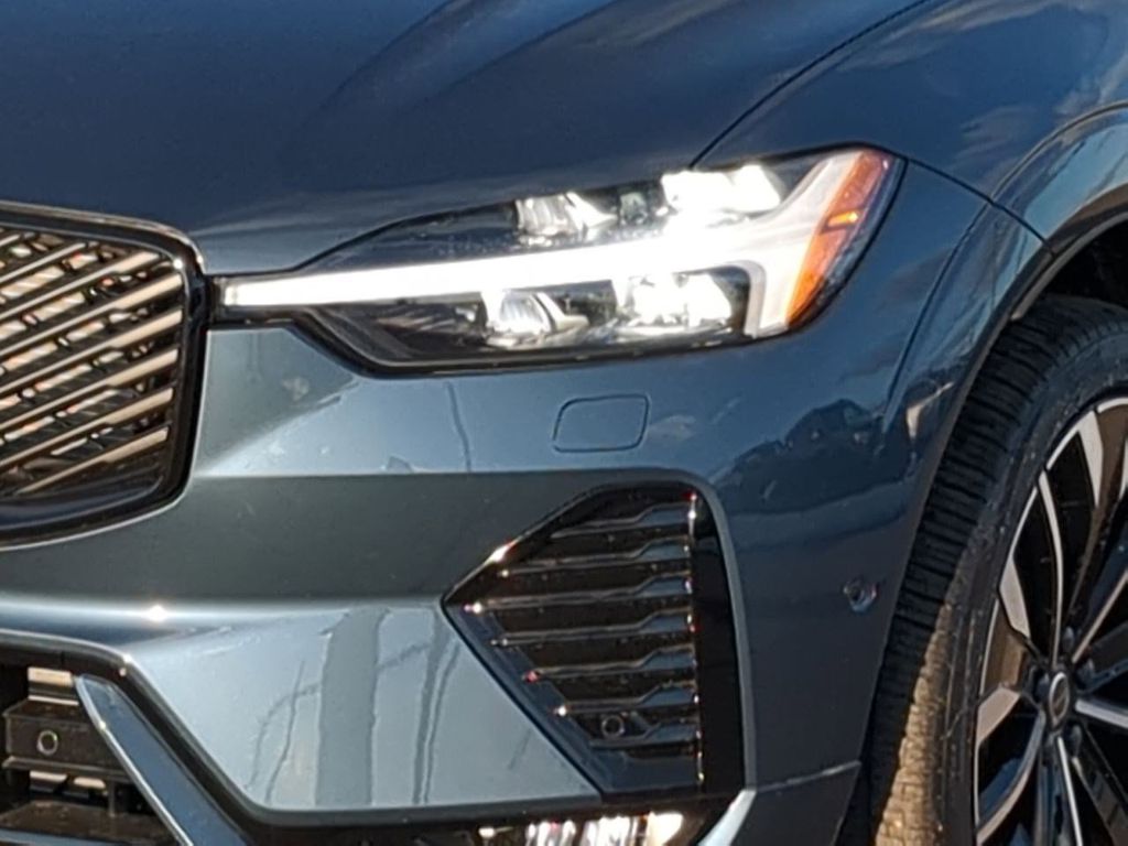 Thumbnail: 2026 Volvo XC60 - 21