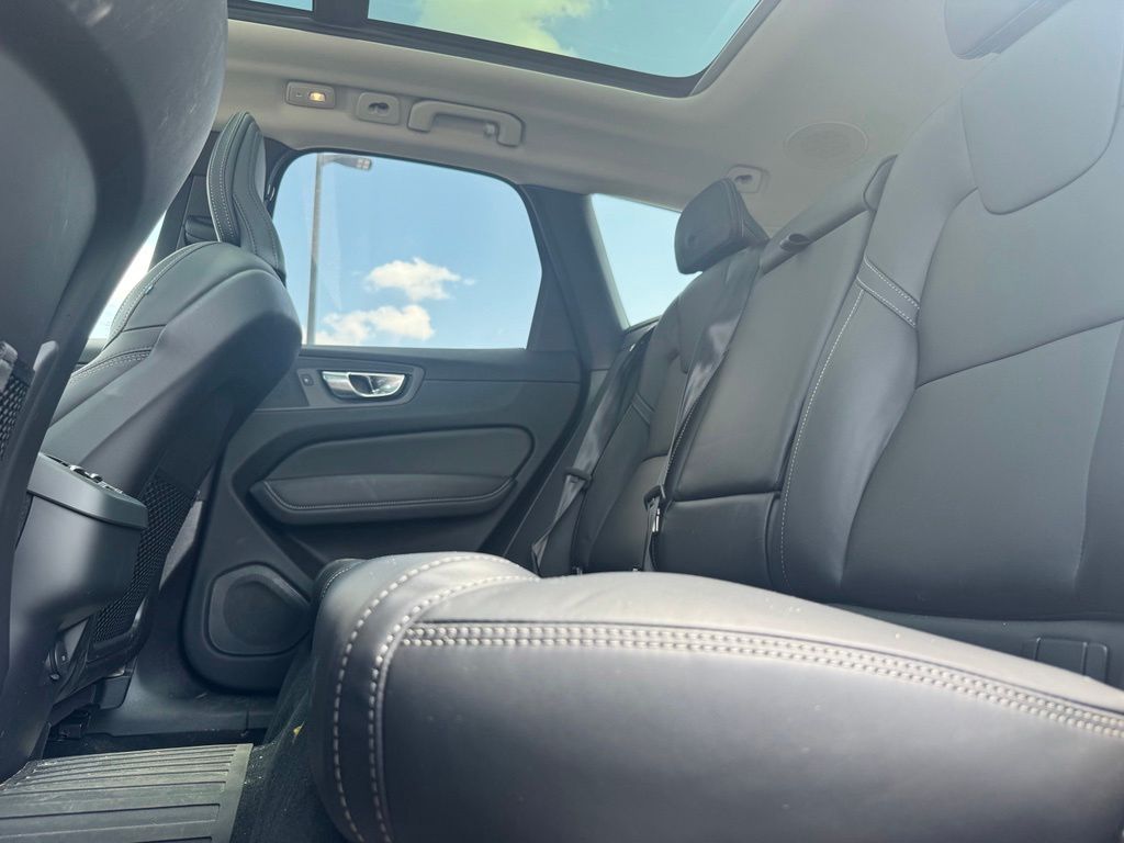 Thumbnail: 2025 Volvo XC60 - 9