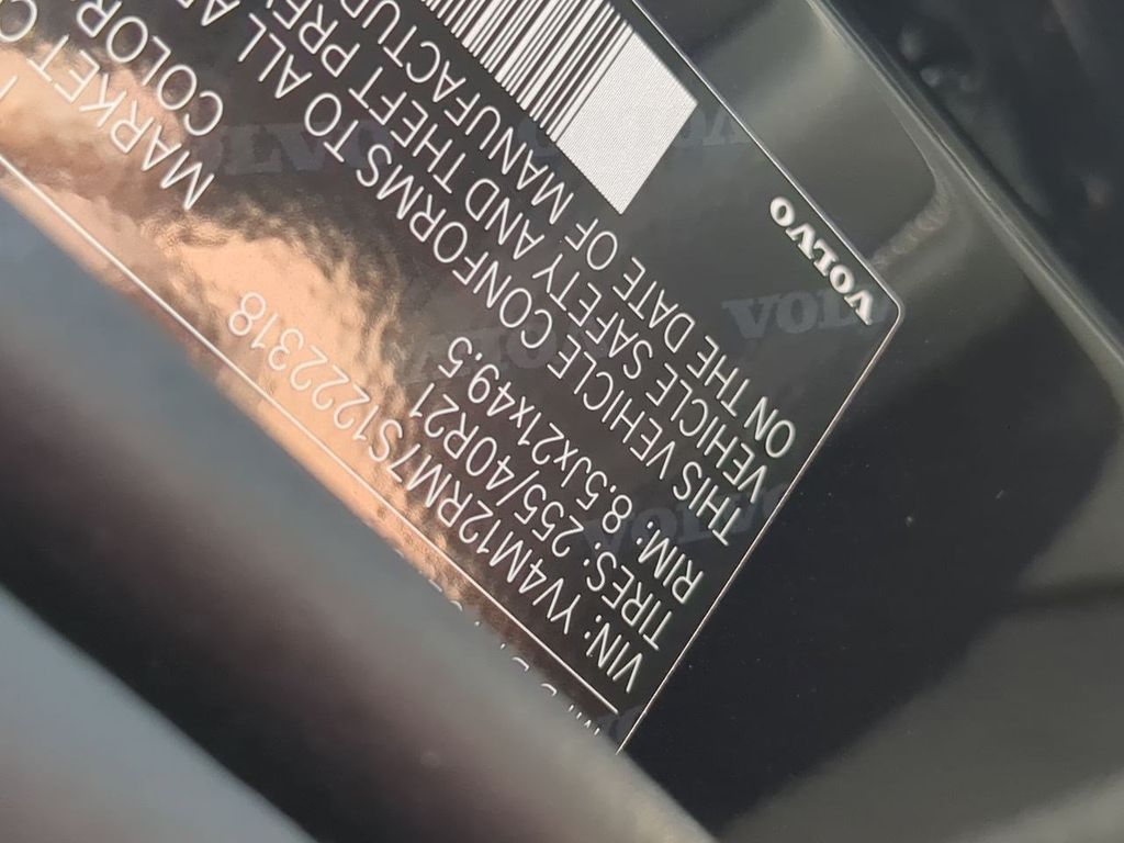 Thumbnail: 2025 Volvo XC60 - 32