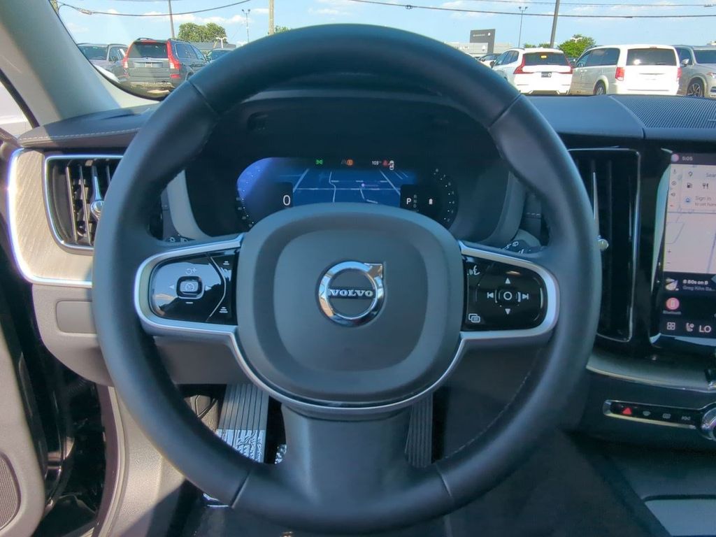Thumbnail: 2025 Volvo XC60 - 13
