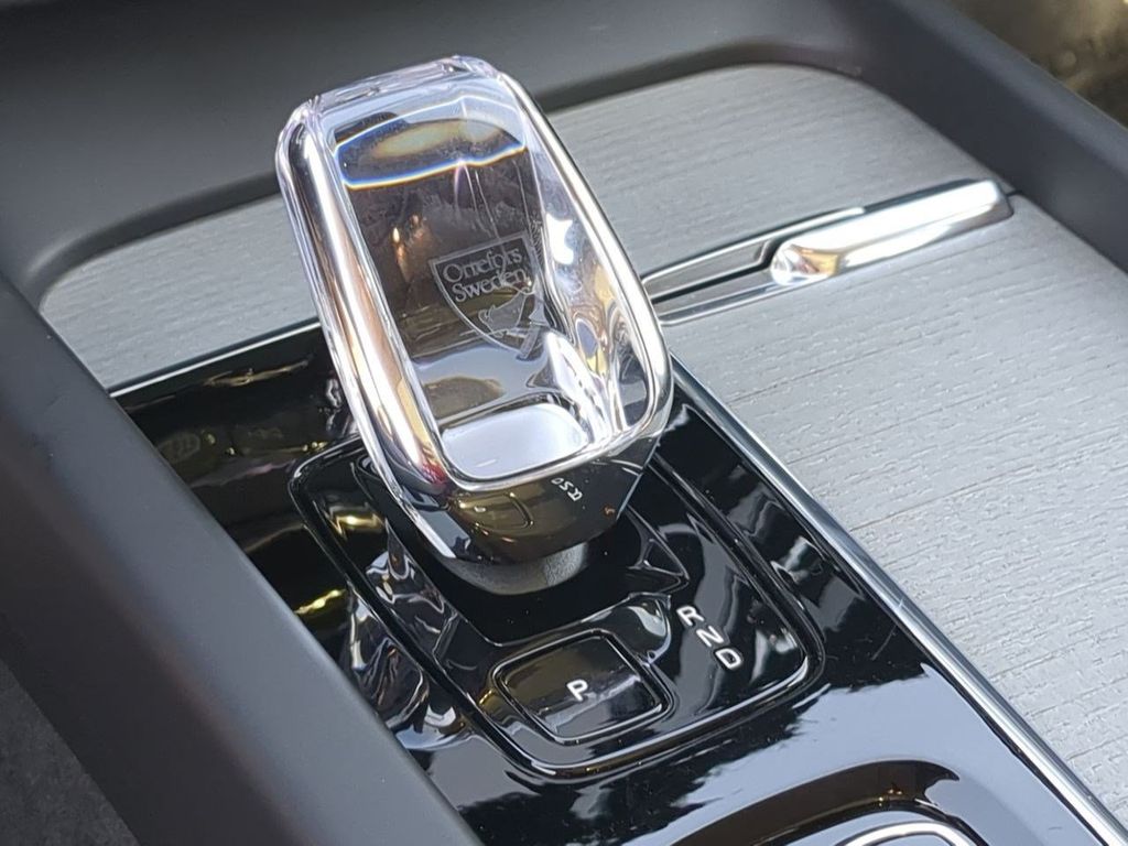 Thumbnail: 2025 Volvo XC60 - 15