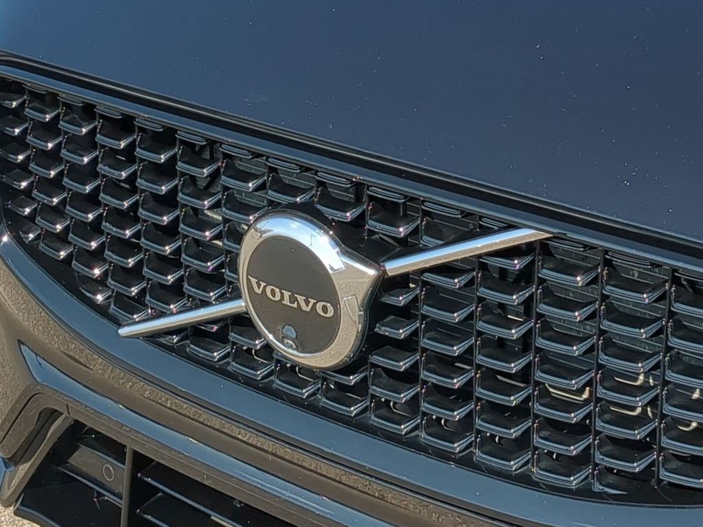 Thumbnail: 2025 Volvo XC60 - 7
