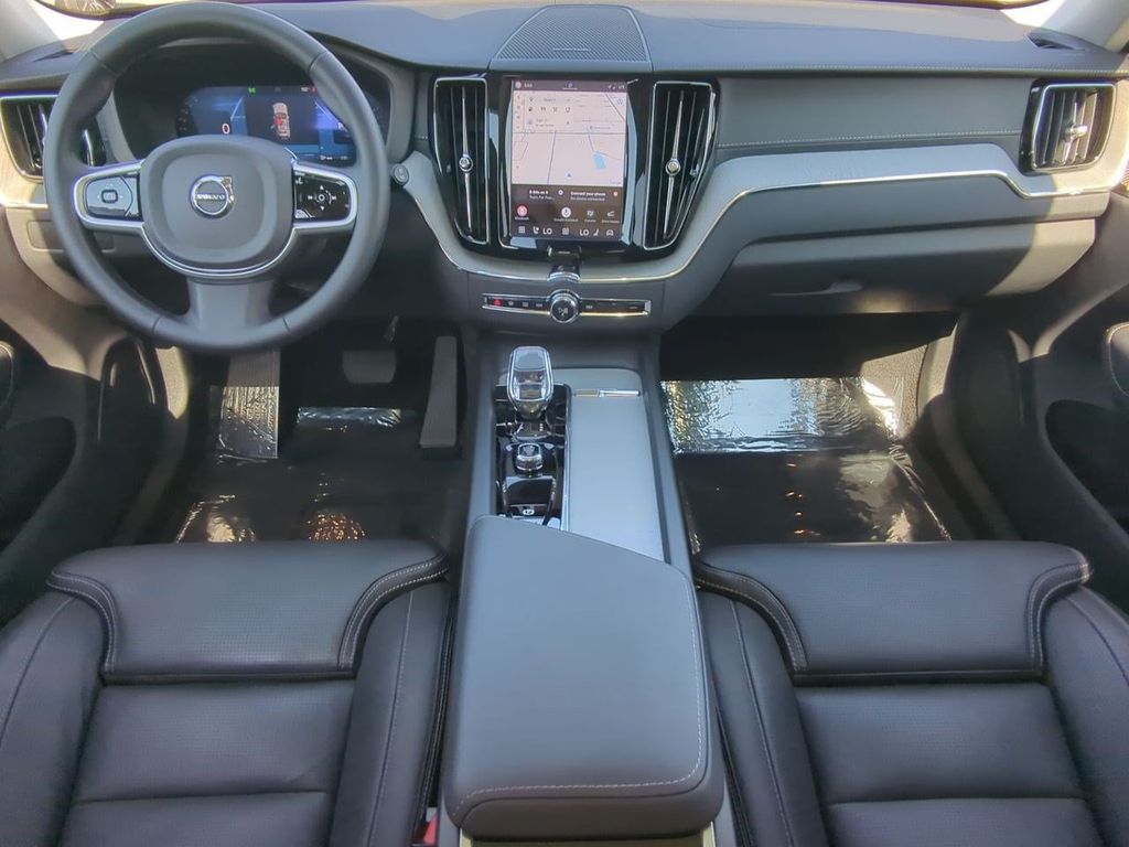 Thumbnail: 2025 Volvo XC60 - 9