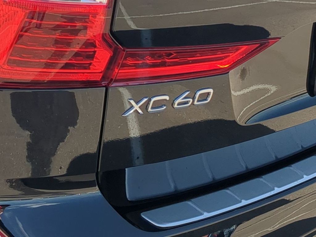 Thumbnail: 2025 Volvo XC60 - 23