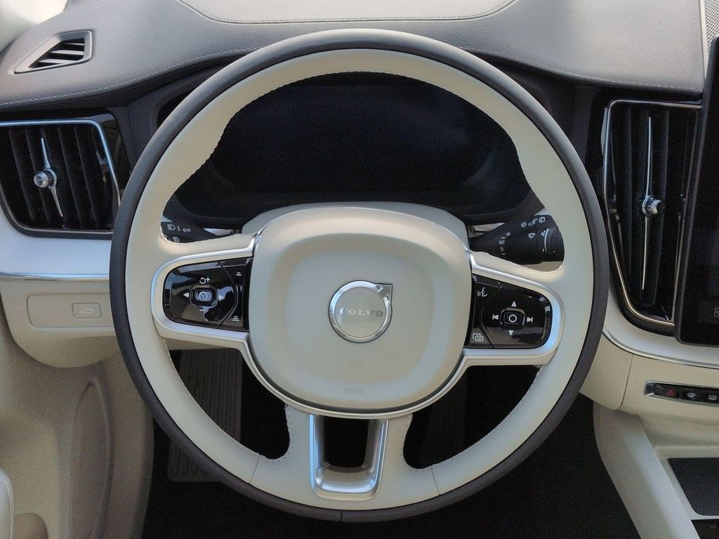 Thumbnail: 2026 Volvo XC60 - 14