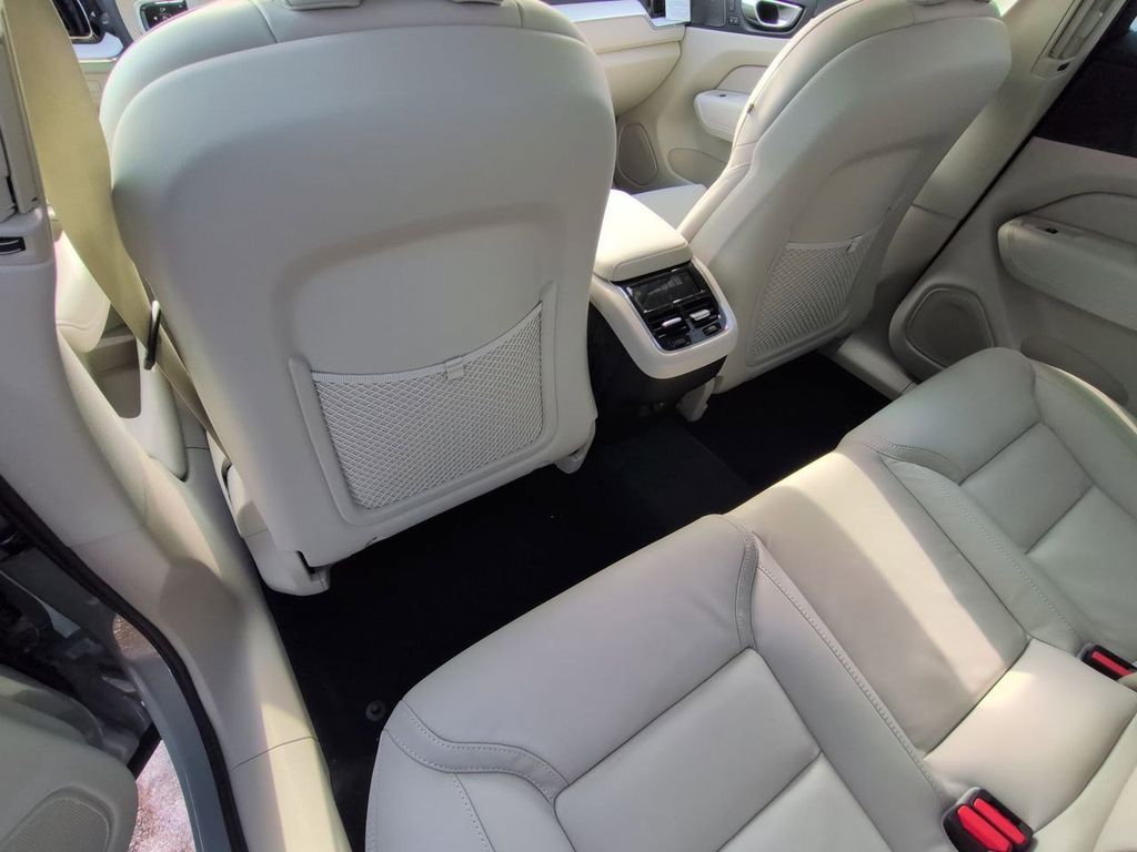 Thumbnail: 2026 Volvo XC60 - 13