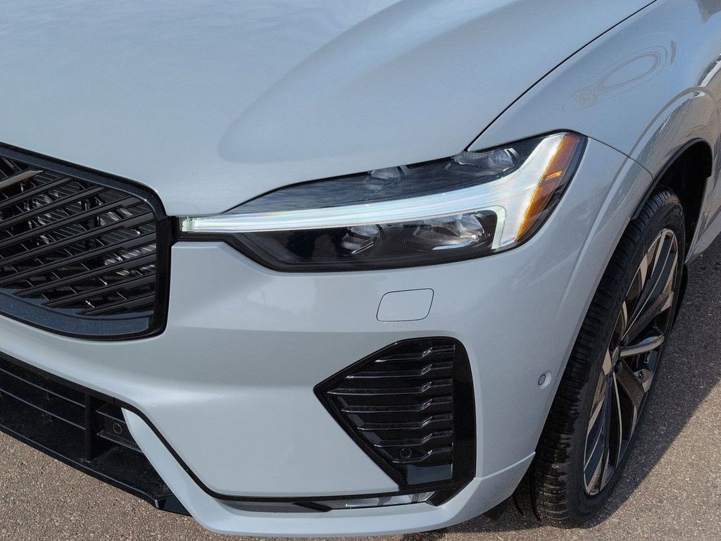 Thumbnail: 2026 Volvo XC60 - 23
