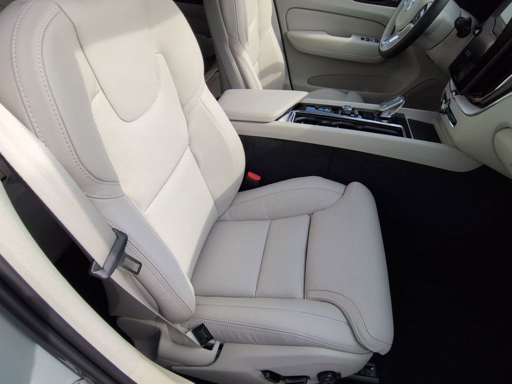 Thumbnail: 2026 Volvo XC60 - 27