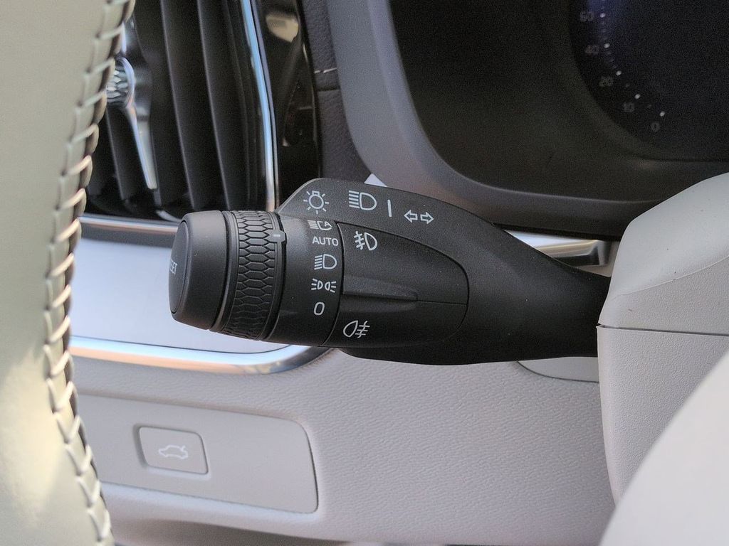 Thumbnail: 2026 Volvo XC60 - 31