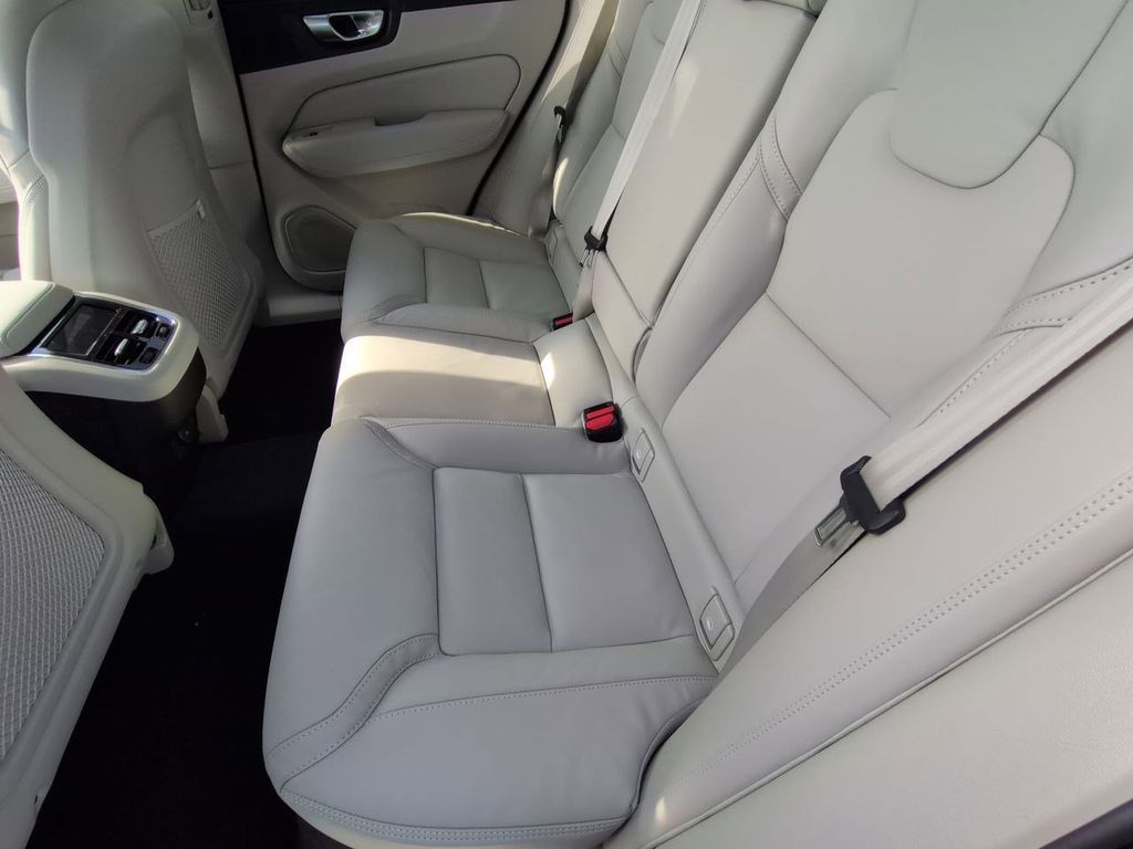 Thumbnail: 2026 Volvo XC60 - 26