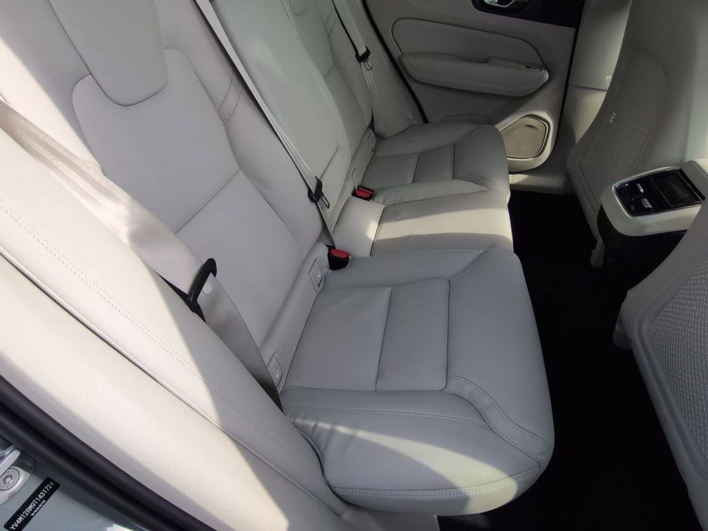 Thumbnail: 2026 Volvo XC60 - 12
