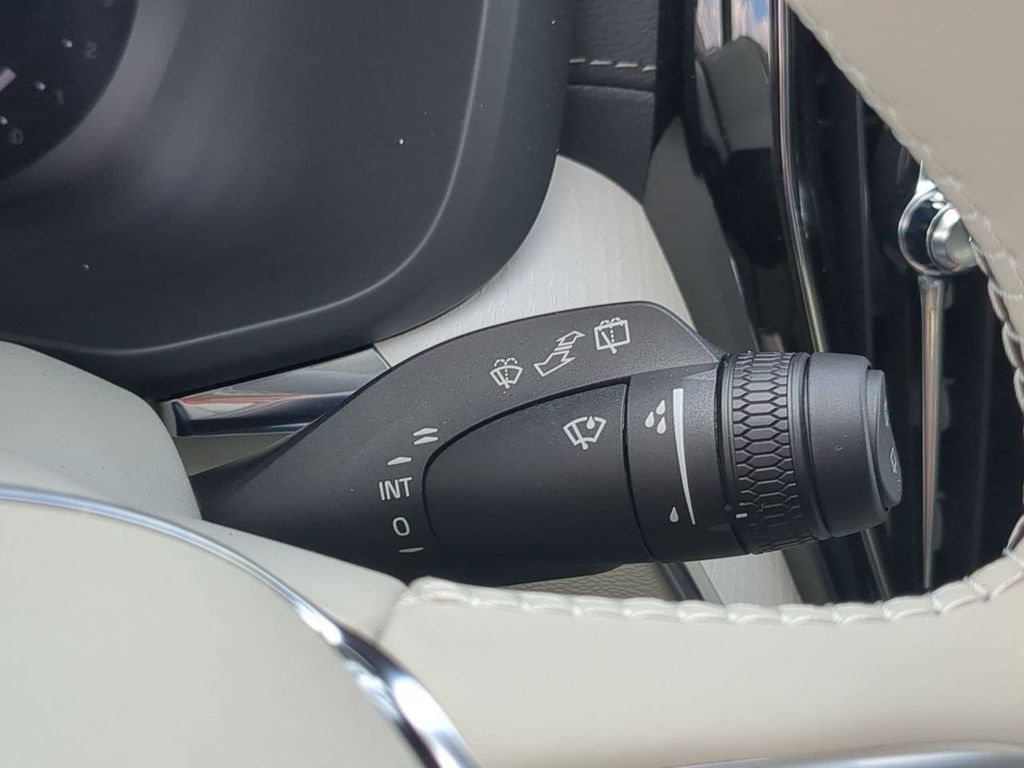 Thumbnail: 2026 Volvo XC60 - 27