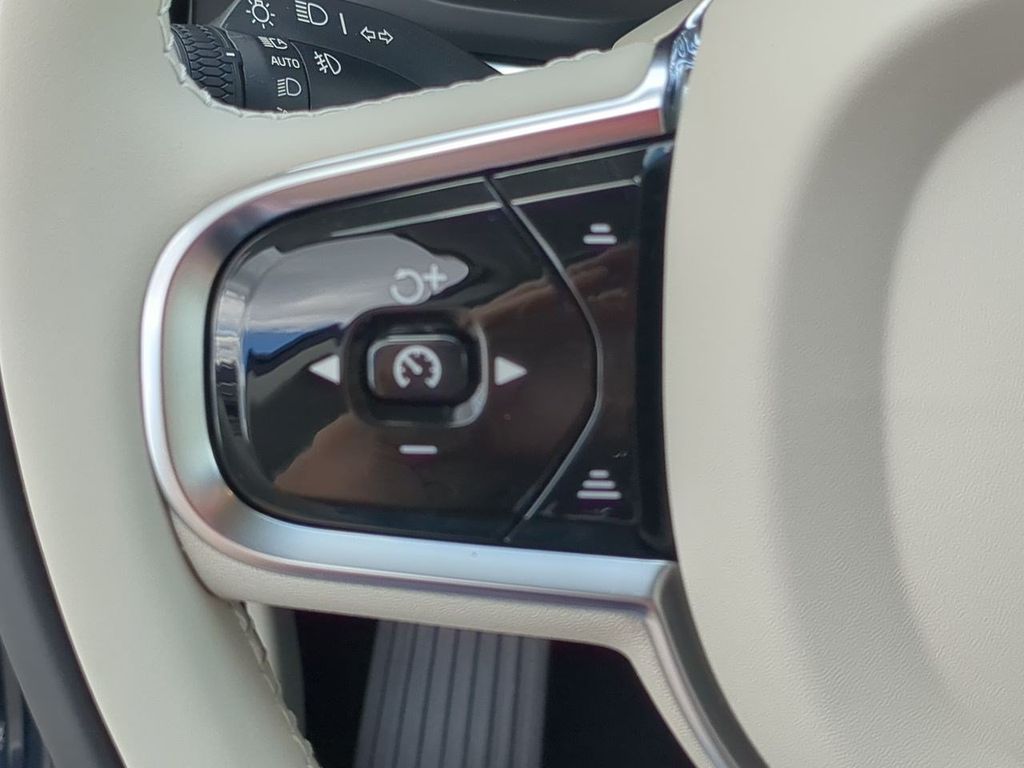 Thumbnail: 2026 Volvo XC60 - 25
