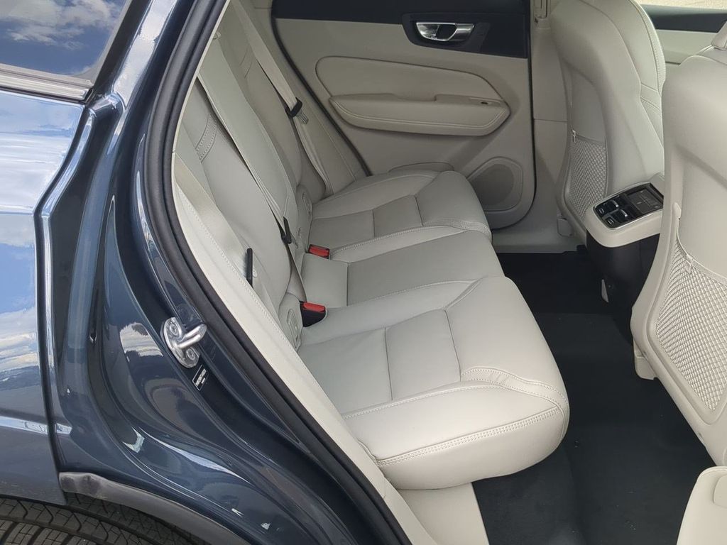 Thumbnail: 2026 Volvo XC60 - 24