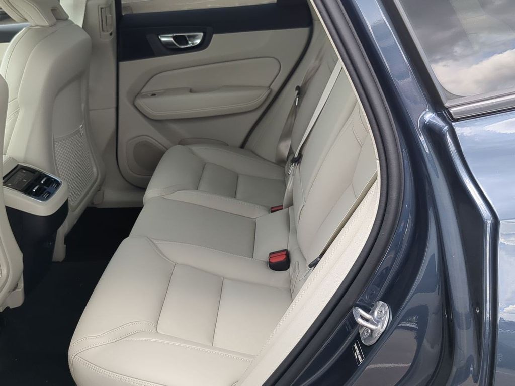 Thumbnail: 2026 Volvo XC60 - 12