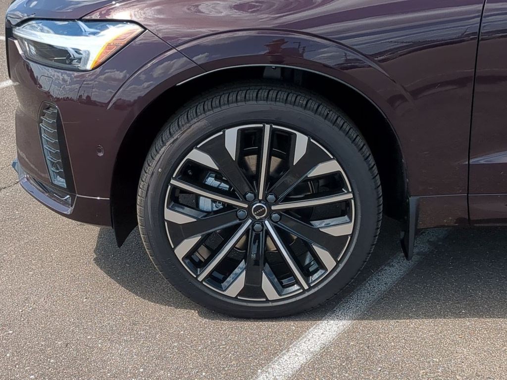 Thumbnail: 2026 Volvo XC60 - 8